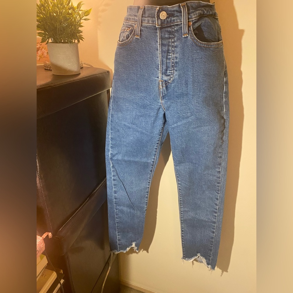 Levi Strauss & Co Frayed Cuff - wedge skinny - Sz 28